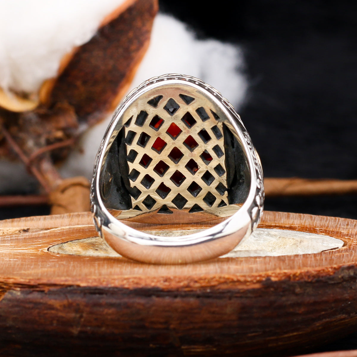 Buchstabenring mit Zirkoniastein