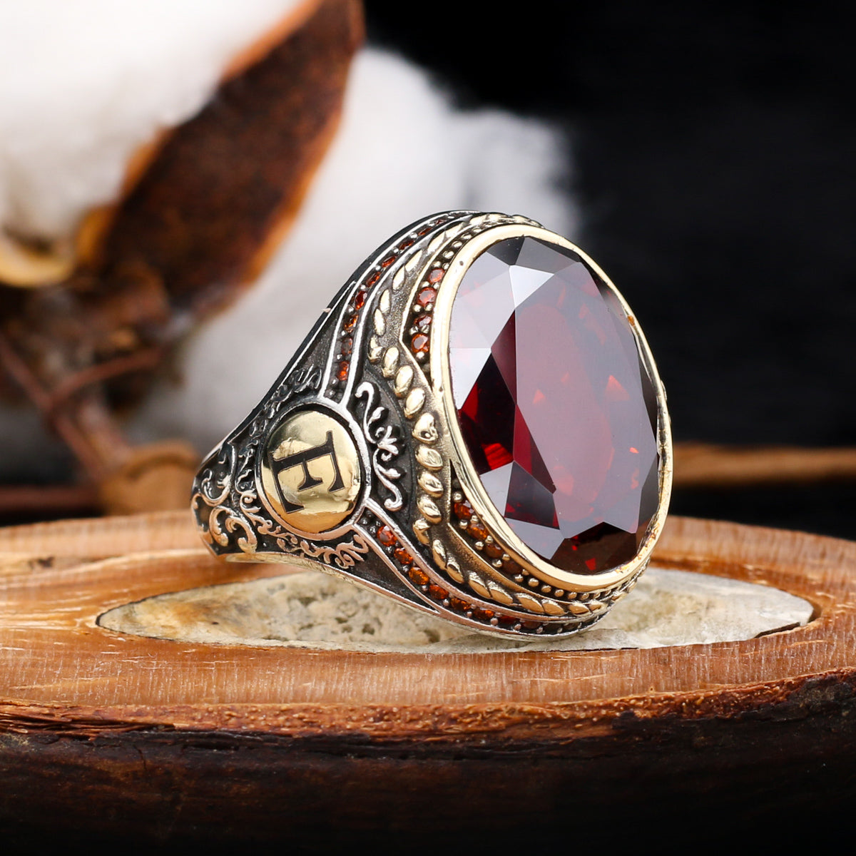 Bague lettre en pierre de zircon