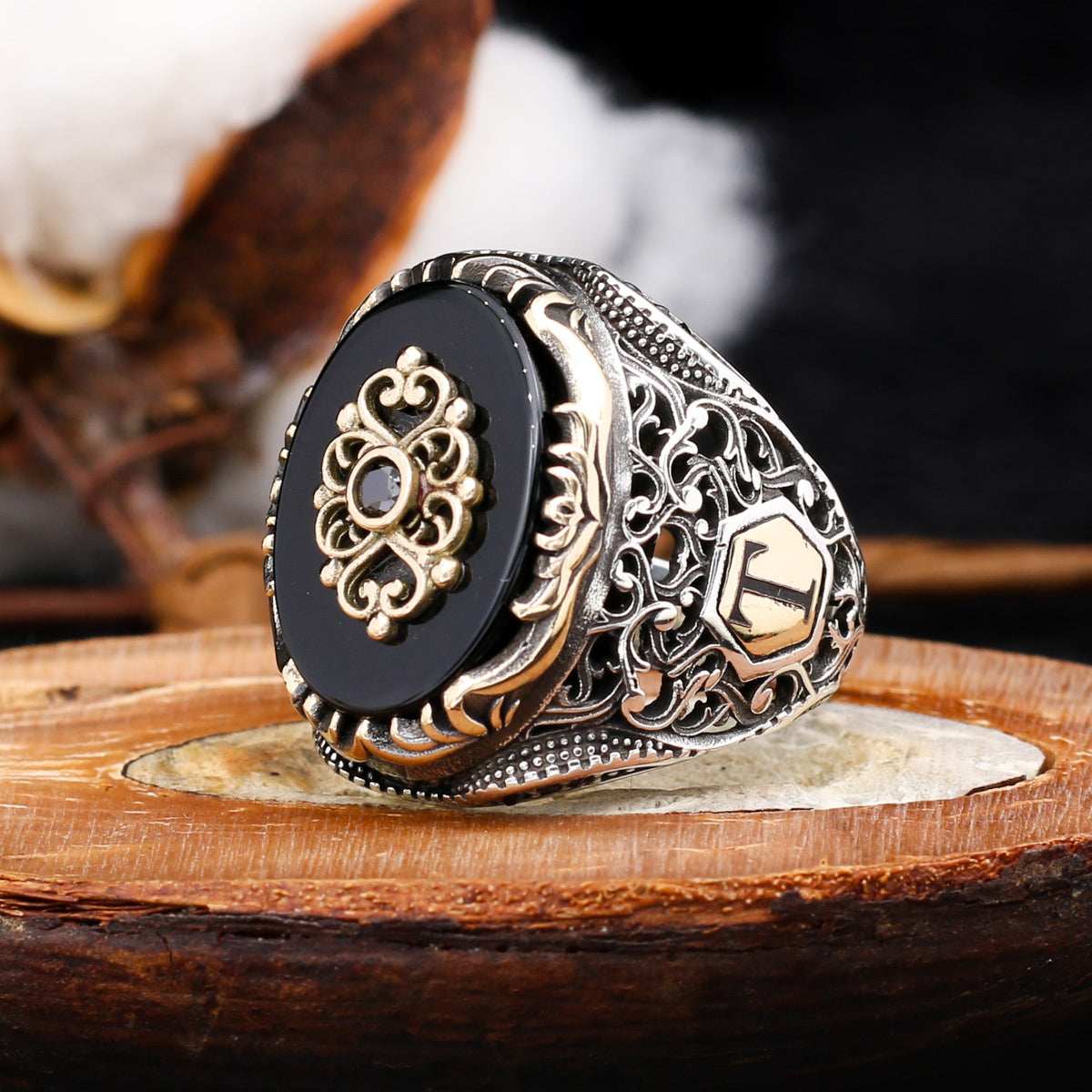 Bague en onyx noir, bague avec lettre personnalisée