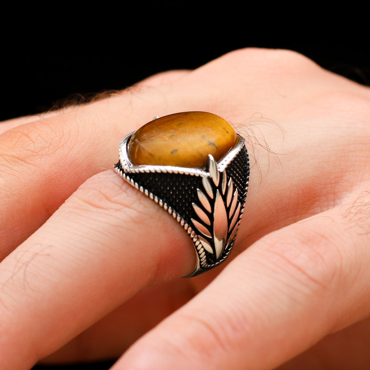 Bague pour homme avec motif de feuille