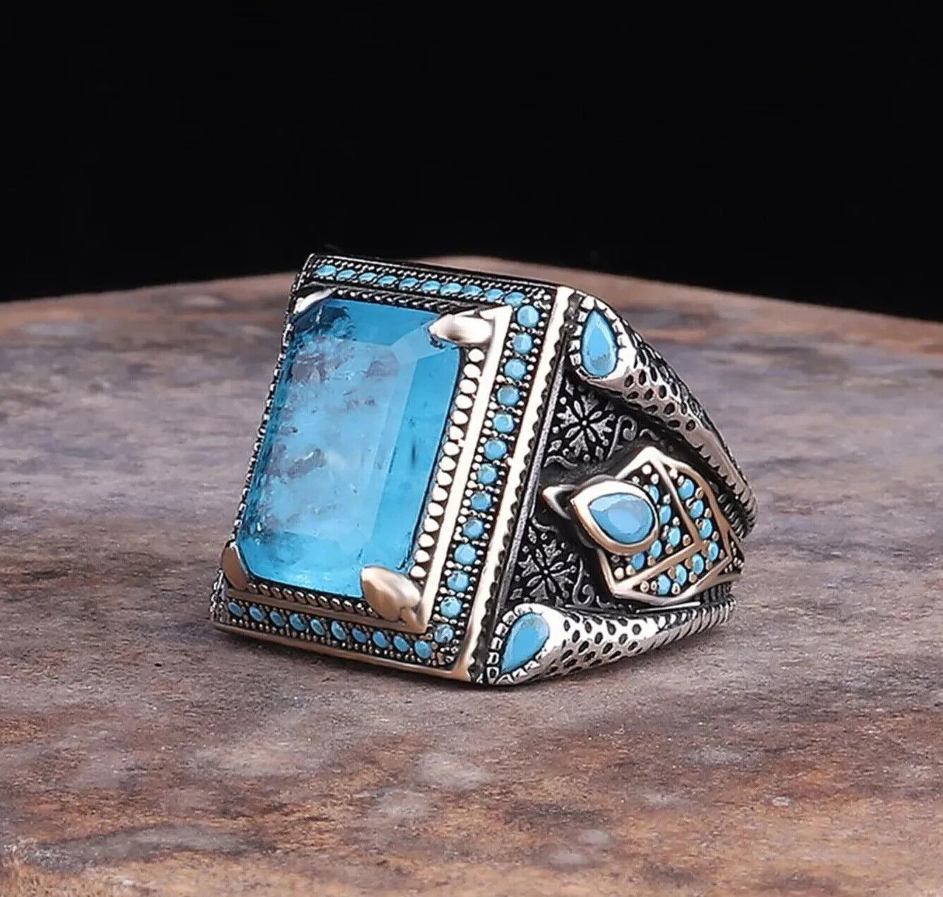 Herrenring mit Paraiba-Stein